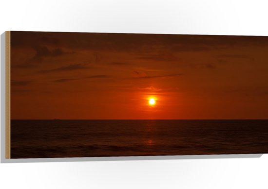 Hout - Roodkleurige Zonsondergang aan de Horizon bij de Oceaan - 100x50 cm - 9 mm dik - Foto op Hout (Met Ophangsysteem)