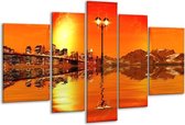 Glasschilderij Steden - Oranje, Rood, Geel - 170x100cm 5Luik - Foto Op Glas - Geen Acrylglas Schilderij - 6000+ Glasschilderijen Collectie - Wanddecoratie