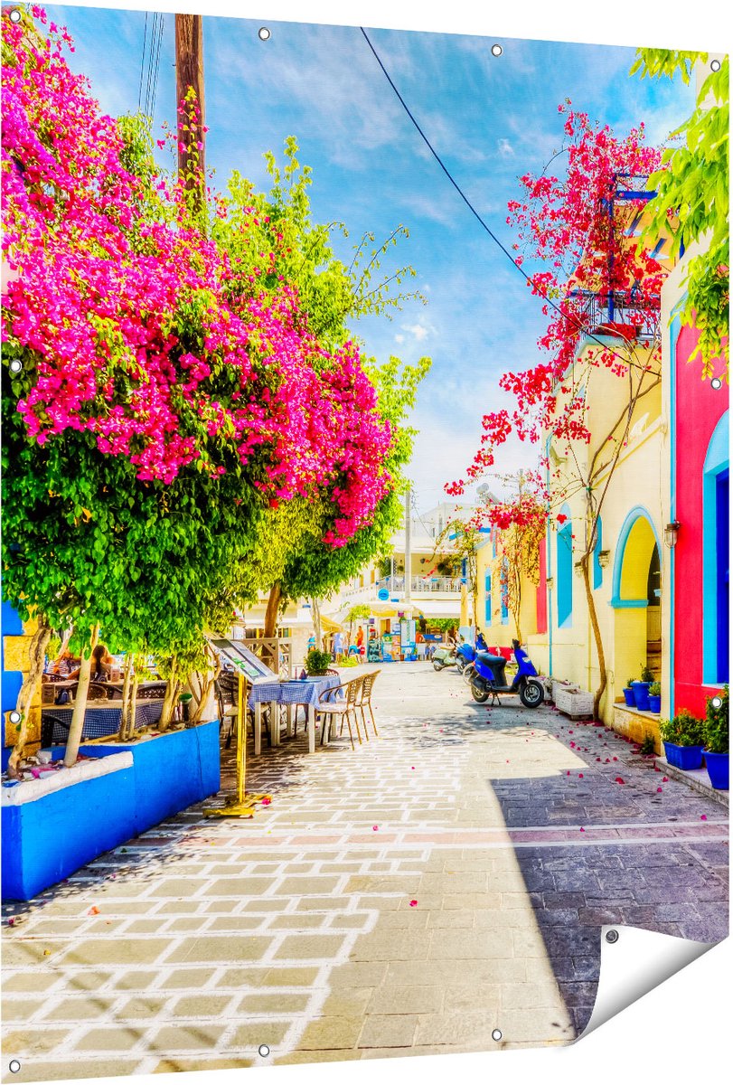Gards Tuinposter Kleurrijke Straat op het Eiland Kos, Griekenland - 120x150 cm - Tuindoek - Tuindecoratie - Wanddecoratie buiten - Tuinschilderij Multikleur