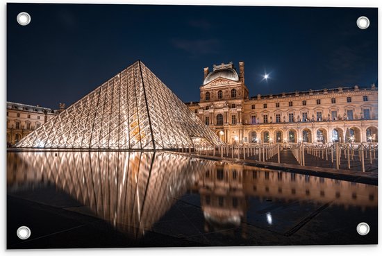Tuinposter – Verlicht Louvre in Parijs, Frankrijk - 60x40 cm Foto op Tuinposter (wanddecoratie voor buiten en binnen)