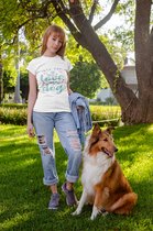 Shirt - All you need is love and a dog - Wurban Wear | Grappig shirt | Hond | Unisex tshirt | Speelgoed | Hondenmand | Knuffel | Wit
