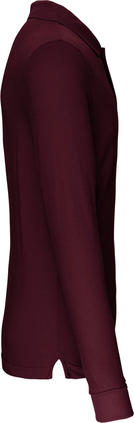 Bordeauxrode polo met lange mouwen, zijkant zichtbaar.