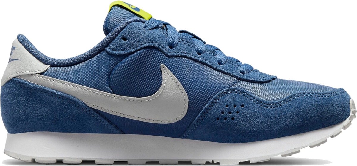 nike valiant trainers