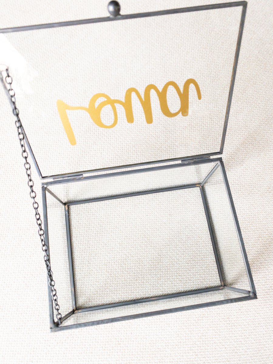Goedkoopste Gepersonaliseerde glazen memory box 'Loua' - Zwart | Herinneringsbox | Herinneringskist | Herinneringsdoos | Memorybox | Kraamcadeau met naam | Geboortecadeau | Huwelijkscadeau | Ringdoosje | Ringendoosje | Bewaardoos | Sieradendoos