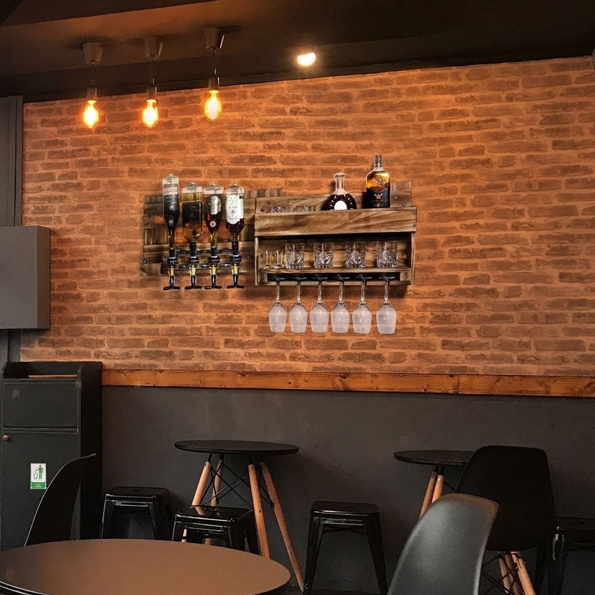 Wijnrek voor aan de muur, ijzeren bar, drankrek voor aan de muur met wijnglashouder, wijnrek voor het bewaren van wijn, met glazenrek, voor thuis, bar, keuken, restaurant, organizer en decor