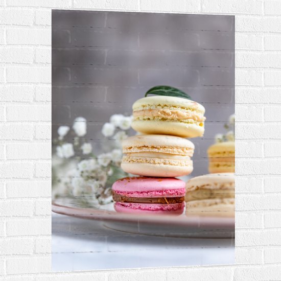 Muursticker - Stapel Verschillende Smaken Macaron tijdens Chique High Tea - 70x105 cm Foto op Muursticker
