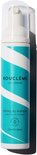 Witte fles met blauwe strepen en de tekst 'BOUCLÈME foaming dry shampoo'.