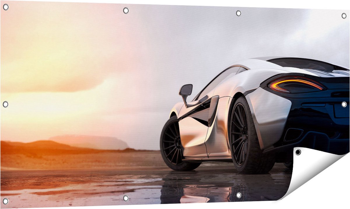Gards Tuinposter Zilveren Sportwagen Auto bij Zonsondergang - 120x60 cm - Tuindoek - Tuindecoratie - Wanddecoratie buiten - Tuinschilderij Multikleur