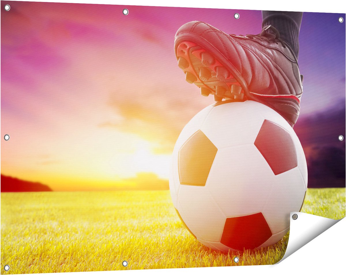 Gards Tuinposter Klassieke Voetbal Aftrap met Zonsondergang - 120x80 cm - Tuindoek - Tuindecoratie - Wanddecoratie buiten - Tuinschilderij Multikleur