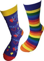 Verjaardag cadeau - Pride Love sokken - Regenboog sokken - vrolijke sokken - valentijn cadeau - aparte sokken - grappige sokken - leuke dames en heren sokken - moederdag – vaderdag – kerst cadeau - Socks waar je Happy van wordt - Maat 36-41
