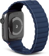 DECODED Siliconen Apple Watch Bandje - Geschikt voor Series 1-8 / SE / Ultra - 42/44/45/49 mm - Sterke Magneetsluiting - Matte Navy