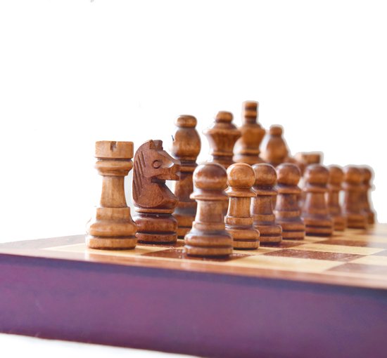 Afbeelding van het spel schaakbord van hout–magnetisch inklapbaar reis schaakspel met schaakstukken 29cm premium kwaliteit