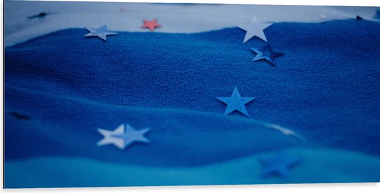 Dibond - Blauwe Handdoek met Sterretjes erop - 100x50 cm Foto op Aluminium (Wanddecoratie van metaal)