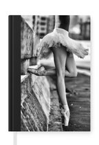 Notitieboek - Schrijfboek - Ballet - Dans - Ballerina - Zwart wit - Notitieboekje klein - A5 formaat - Schrijfblok