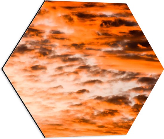 Dibond Hexagon - Witte Wolken in Kleurrijke Lucht door Zonsondergang - 50x43.5 cm Foto op Hexagon (Met Ophangsysteem)