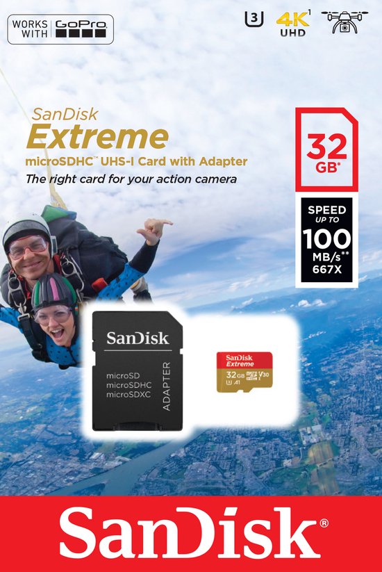 Twee parachutisten springen uit een vliegtuig, met SanDisk Extreme microSDHC kaart en adapter.