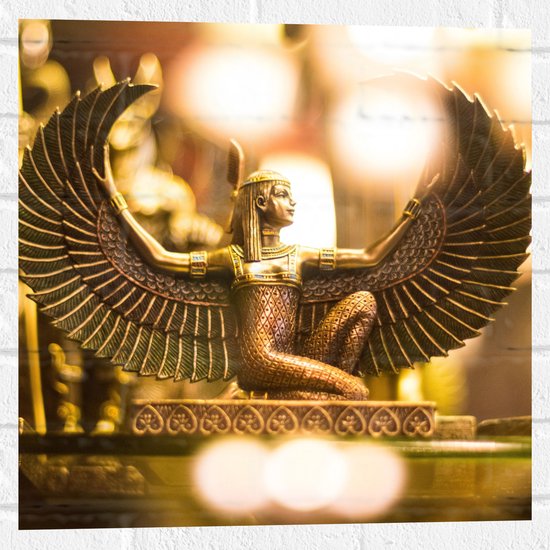 Muursticker - Gouden Egyptisch Isis Beeldje - 50x50 cm Foto op Muursticker
