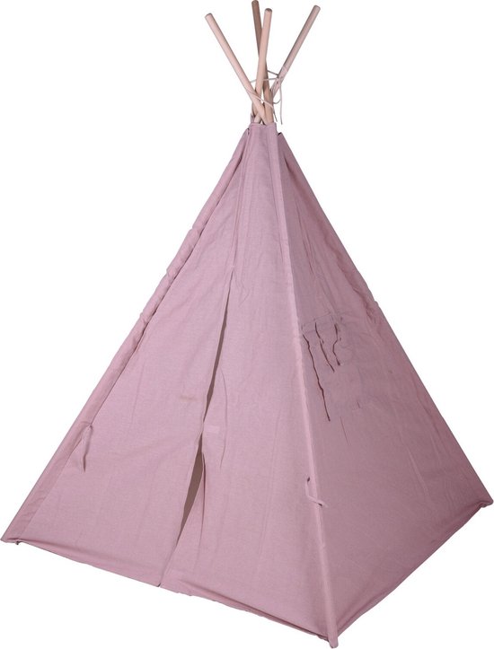 Roze tipi tent met houten stokken en open deur. Twee ramen zichtbaar.