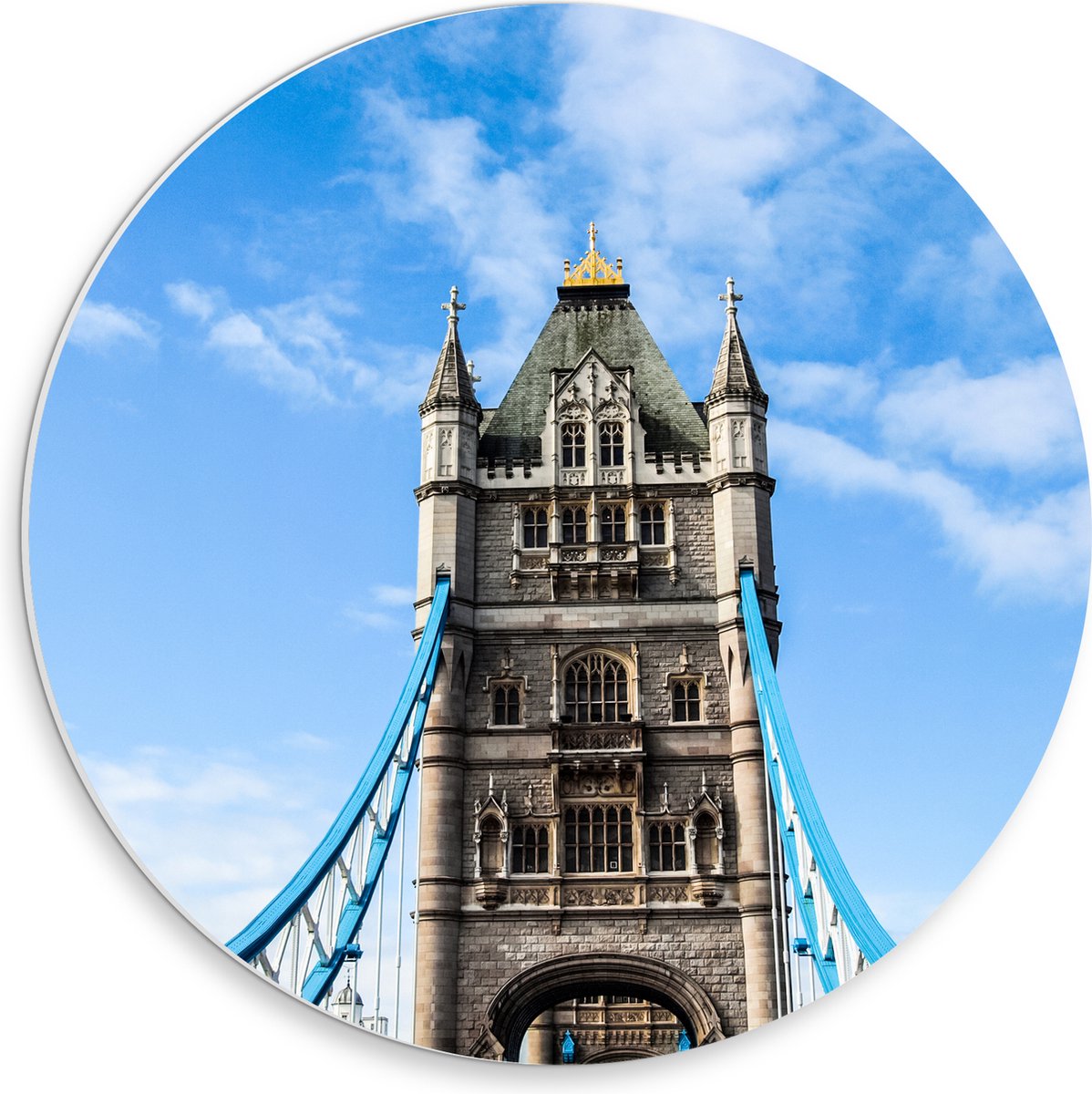 PVC Schuimplaat Muurcirkel - Op de Tower Bridge in Londen onder Sluierbewolking - 30x30 cm Foto op Muurcirkel (met ophangsysteem)