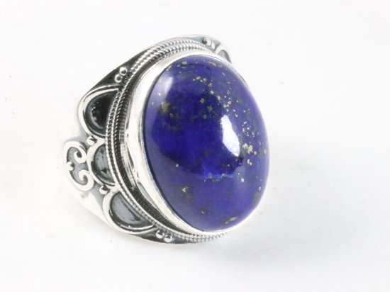 Bewerkte zilveren ring met lapis lazuli