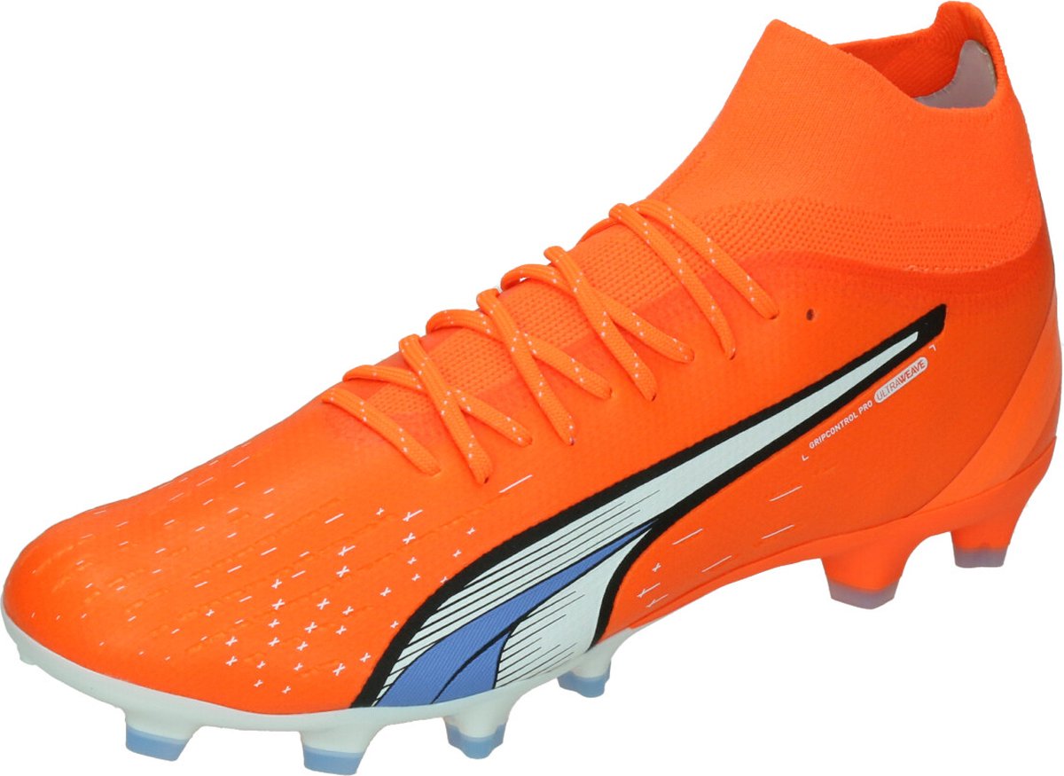 PUMA 107240_01 oranje voetbalschoen voor volwassenen, met een strakke pasvorm en opvallende designdetails.