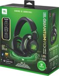 Verpakking van de JBL Quantum 910X gaming headset, zwart met groene accenten.