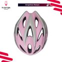 Roze en grijze fietshelm met ventilatiegaten, productfoto.