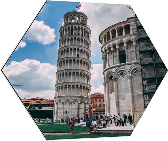 Dibond Hexagon - Toren van Pisa - Italië - 80x69.6 cm Foto op Hexagon (Met Ophangsysteem)