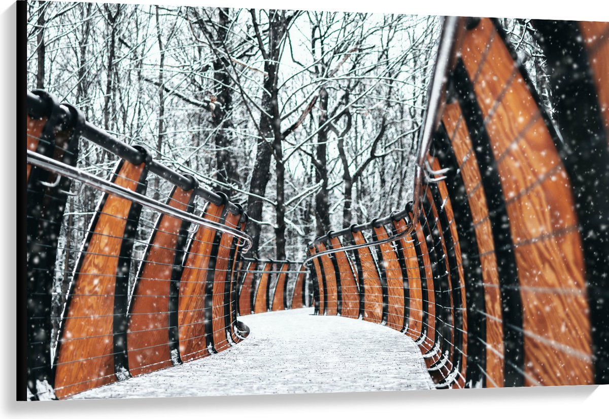 Canvas - Hekwerk in Ondergesneeuwd Bos - 120x80 cm Foto op Canvas Schilderij (Wanddecorati