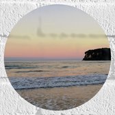 WallClassics - Muursticker Cirkel - Strand met Kleurrijke Lucht - 20x20 cm Foto op Muursticker