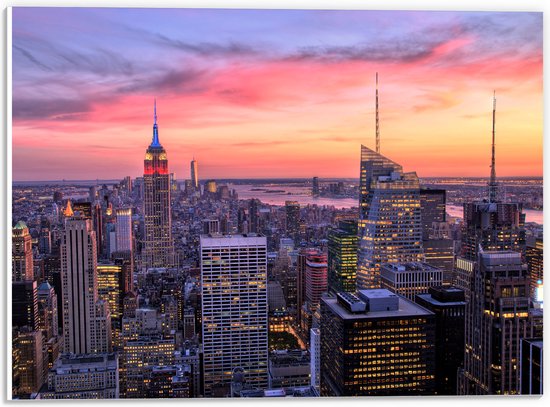 WallClassics - PVC Schuimplaat - Uitzicht over de Stad New York bij Zonsopkomst - 40x30 cm Foto op PVC Schuimplaat (Met Ophangsysteem)