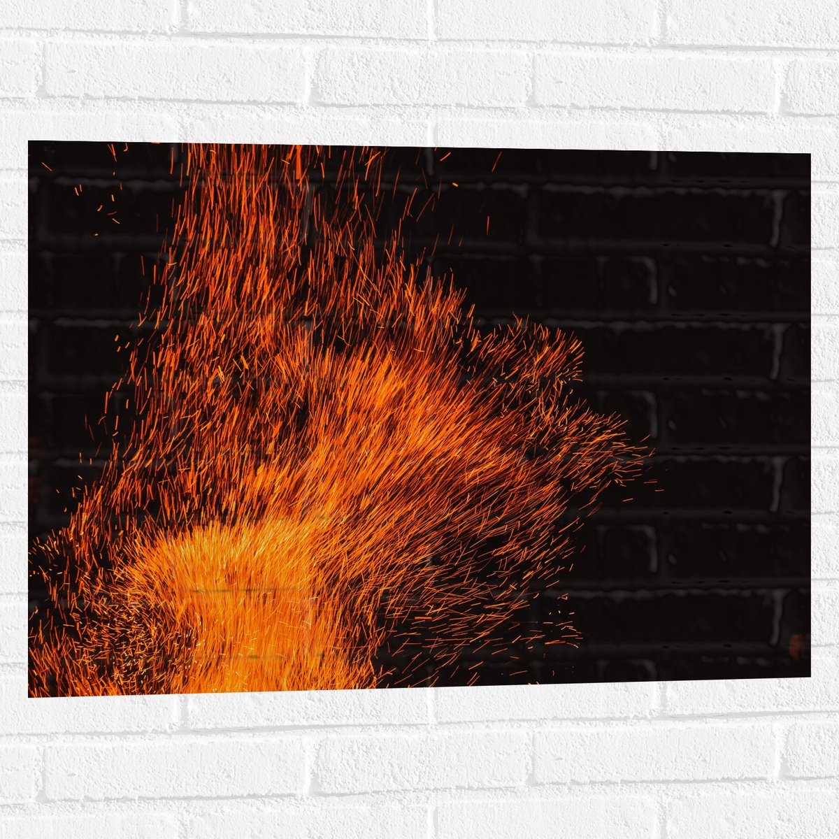 Muursticker - Oranje Spetters van Vuurkorf - 80x60 cm Foto op Muursticker