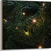 Hout - Dennenboom met Lichtjes van Dichtbij - 80x80 cm - 9 mm dik - Foto op Hout (Met Ophangsysteem)