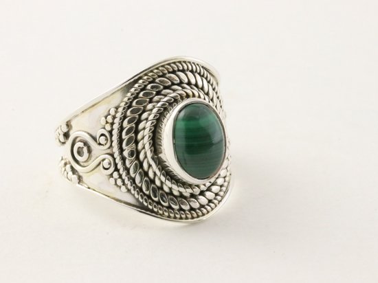 Bague en argent repoussé avec malachite - taille 19,5