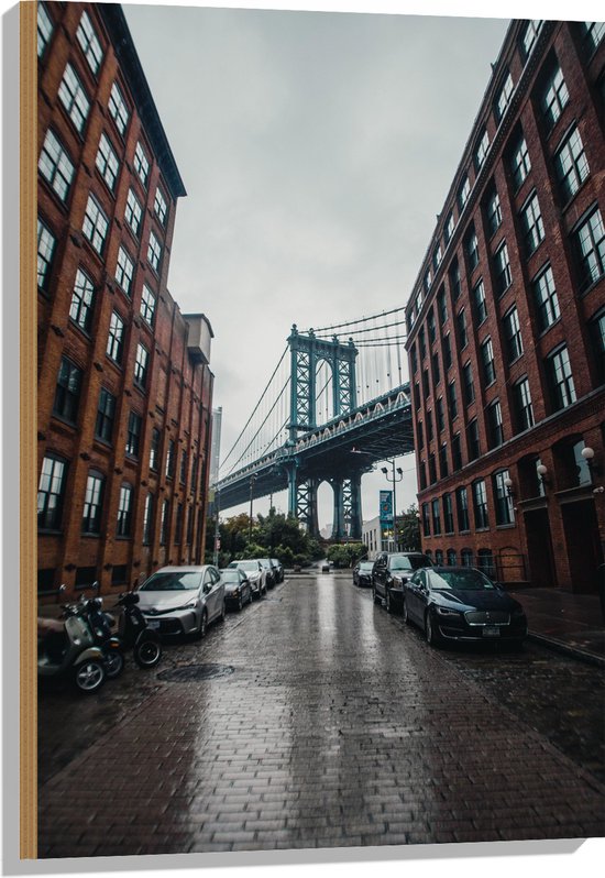 Hout - Straat met Manhattan Brug in New York - 60x90 cm - 9 mm dik - Foto op Hout (Met Ophangsysteem)