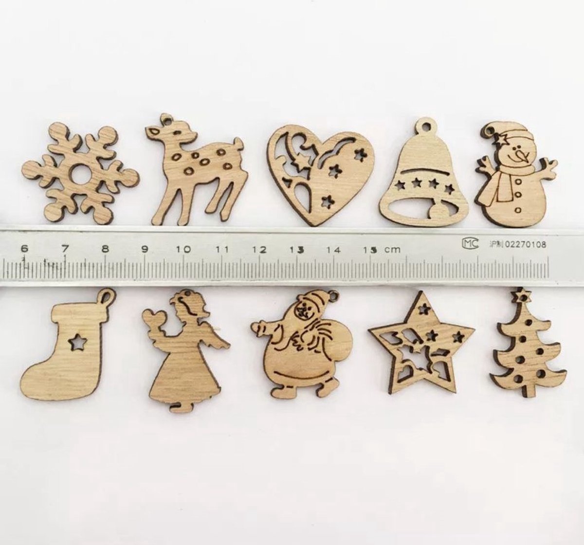 Kerstboomhangers -houten kerstboomhangers -scrapbooking -kerstornamenten -mini -kerstboom hanger hout -mini kerstboom hangers - Kerstboom Versiering - Set 50 stuks – Hout – kerstversiering – kerst - feestdagen – foto 2