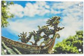 Tuinposter – Figuur van Draak op Stenen Dak - 60x40 cm Foto op Tuinposter (wanddecoratie voor buiten en binnen)