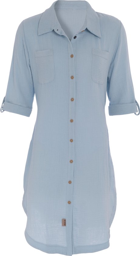 Knit Factory Kim Dames Blousejurk - Lange blouse dames - Blouse jurk lichtblauw - Zomerjurk - Overhemd jurk - L - Indigo - 100% Biologisch katoen - Knielengte