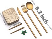 Outlery® Reisbestek - Kampeerbestek voor 1 persoon met eetstokjes en etui - Vaatwasmachinebestendig roestvrij staal - Voor picknicks en onderweg - Goud
