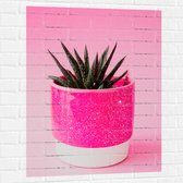 Muursticker - Roze Glittervaasje met Groen Plantje tegen Roze Achtergrond - 75x100 cm Foto op Muursticker