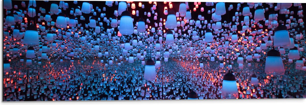 Dibond - Opgekleurde Lampen bij een Spiegel - 90x30 cm Foto op Aluminium (Wanddecoratie va