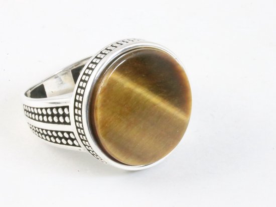 Bewerkte ronde zilveren ring met tijgeroog - maat 18