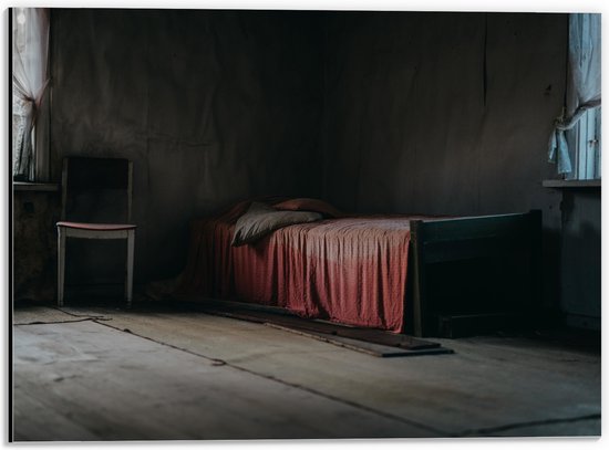 Dibond - Bed met Rood Dekbedovertrek in Houten Kamer - 40x30 cm Foto op Aluminium (Wanddecoratie van metaal)