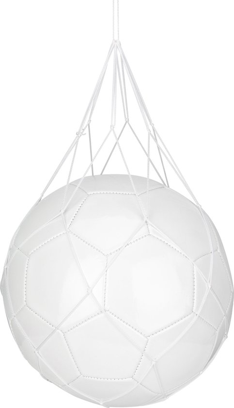 Filet à ballons blanc tenant un ballon de football blanc.