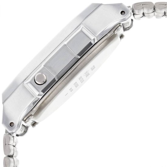 Zijprofiel van een zilverkleurig Casio horloge met metalen band, met de knoppen zichtbaar.