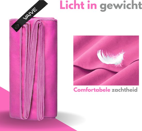 Opgerolde roze VAIVE handdoek met VAIVE label. Toont zachtheid met een witte veer op de roze stof.