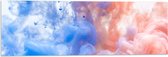 Acrylglas - Blauwe en Oranje Rook tegen Witte Achtergrond - 90x30 cm Foto op Acrylglas (Met Ophangsysteem)