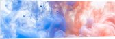 Acrylglas - Blauwe en Oranje Rook tegen Witte Achtergrond - 150x50 cm Foto op Acrylglas (Met Ophangsysteem)