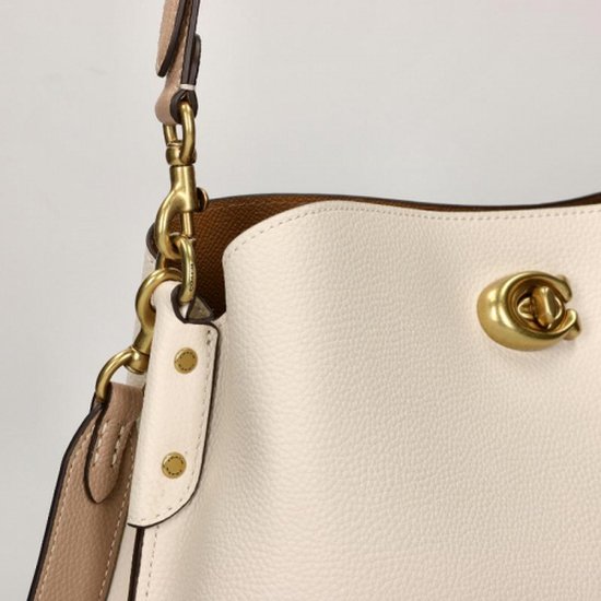 7 Manieren om een crossbodytas te dragen voor een moeiteloze stijl