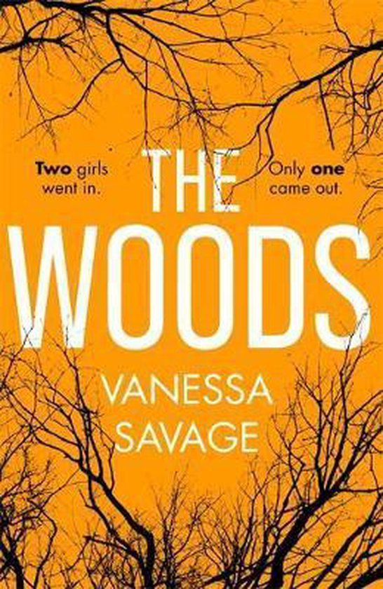 Boekcover: 'The Woods' door Vanessa Savage. Oranje achtergrond met takken van bomen. Tekst: 'Two girls went in. Only one came out.'